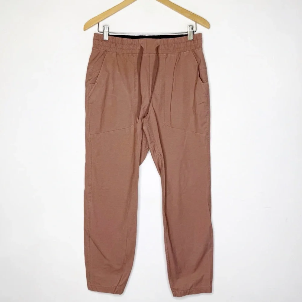 Lululemon ABC Cropped Pull-On Pant in Earth Color Clay